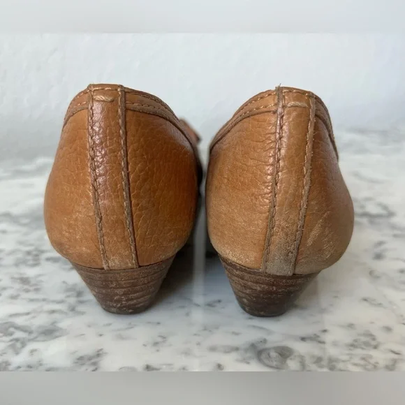 Tory Burch Camel/Tan Pebble Leather Peep Toe Mini Wedges, Size 7.5 - Picture 3 of 6